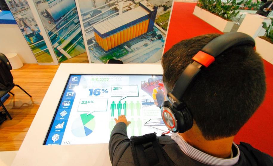 Ferroeste participa da Intermodal