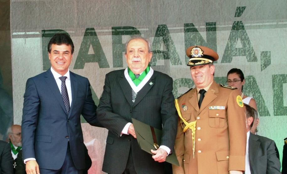 Homenagem a Hylo Bresolin, um dos idealizadores da Ferroeste Homenagem a Hylo Bresolin, um dos idealizadores da Ferroeste