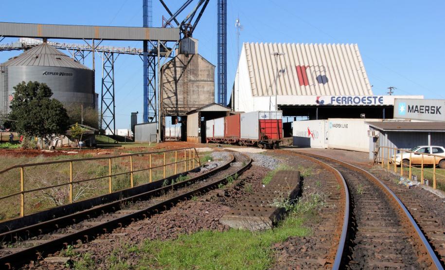 Patio de manobras e carregamento da Ferroeste de Cascavel. Foto Jorge Woll - SEIL/DER