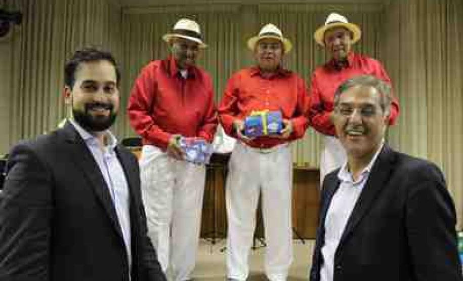 Páscoa Solidária mobiliza funcionários da SEIL, DER e da PRE e Ferroeste Páscoa Solidária mobiliza funcionários da SEIL, DER e da PRE e Ferroeste