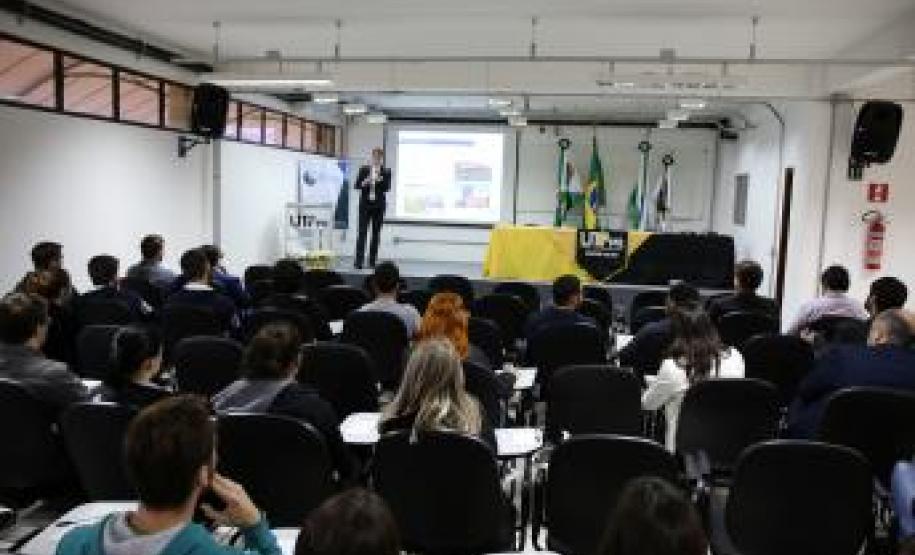 Diretor da Ferroeste faz palestra sobre ferrovia durante Simpósio de Transporte e Logística na região Oeste Diretor da Ferroeste faz palestra sobre ferrovia durante Simpósio de Transporte e Logística na região Oeste