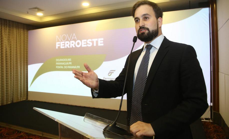 O governador Beto Richa apresentou nesta terça-feira (28), em São Paulo, a proposta de uma nova estrada para facilitar o escoamento da produção agrícola do Centro-Oeste brasileiro pelo Porto de Paranaguá. Os governadores de São Paulo, Geraldo Alckmin, e do Mato Grosso do Sul, Reinaldo Azambuja, também participaram do evento. São Paulo, 28/11/2017.Foto: Jaelson Lucas/ANPr