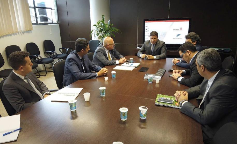 Paraná e Governo Federal estudam construção de uma nova ferrovia