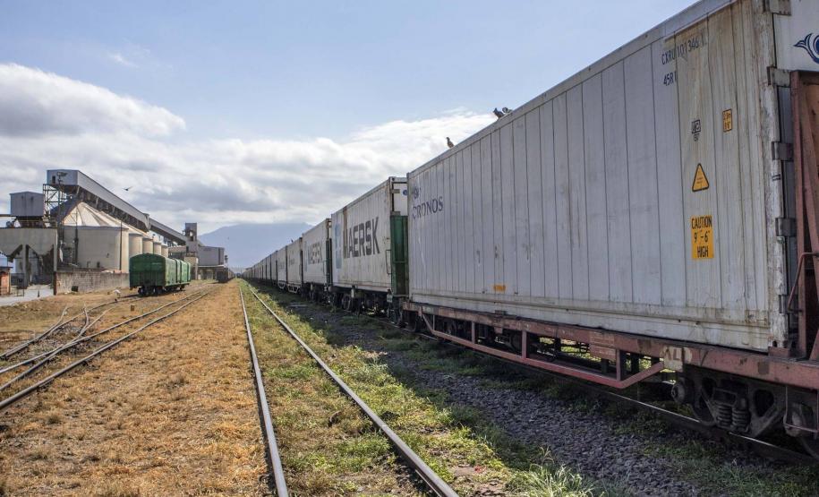 Ferroeste ultrapassa marca de mil contêineres transportados