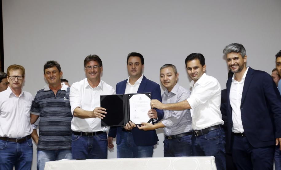 Ferroeste e Rumo assinam acordo para ampliar escoamento Ferroeste e Rumo assinam acordo para ampliar escoamento