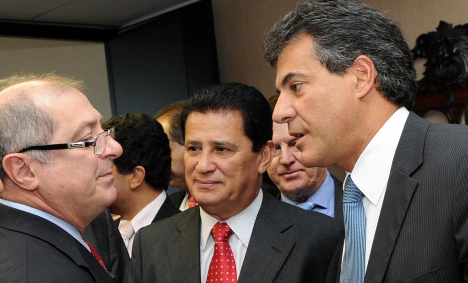 Governo Federal quer investir em ferrovia  paranaense, diz ministro Paulo Bernardo Governo Federal quer investir em ferrovia 
paranaense, diz ministro Paulo Bernardo