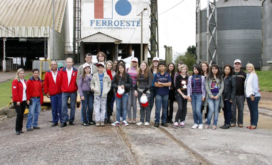 Concurso Alunos da rede publica de ensino participam de concurso de redação da FERROESTE e ganham um passeio entre Cascavel e Guarapuava, para conhecerem como funciona uma ferrovia. Foto Jorge Woll-SEIL.